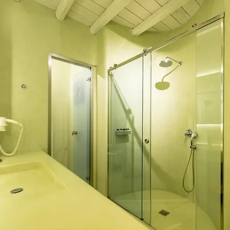 فيلة Iakinthos By Mykonian Kazarte