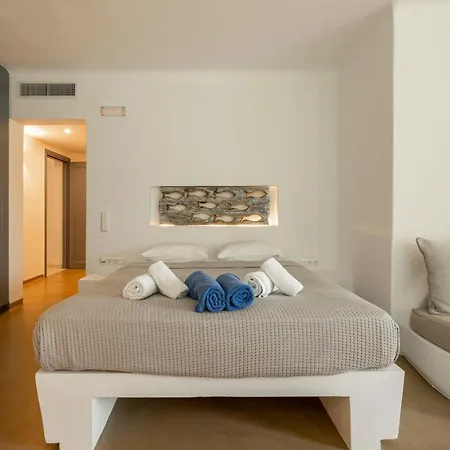 Iakinthos By Mykonian Kazarte فيلة *