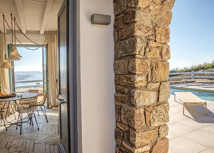 Iakinthos By Mykonian Kazarte Kalafatis