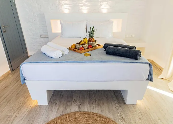 Iakinthos By Mykonian Kazarte Καλαφάτη