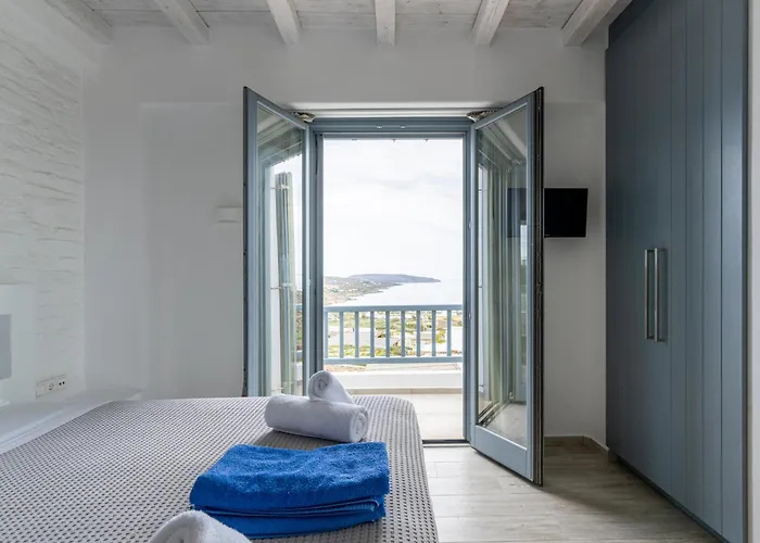 Iakinthos By Mykonian Kazarte *