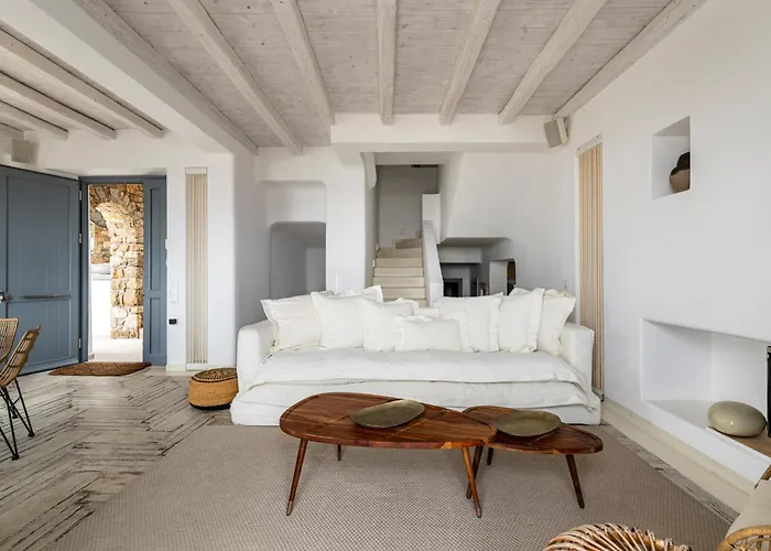 Iakinthos By Mykonian Kazarte