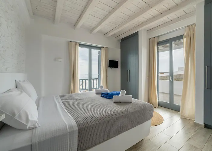 Iakinthos By Mykonian Kazarte