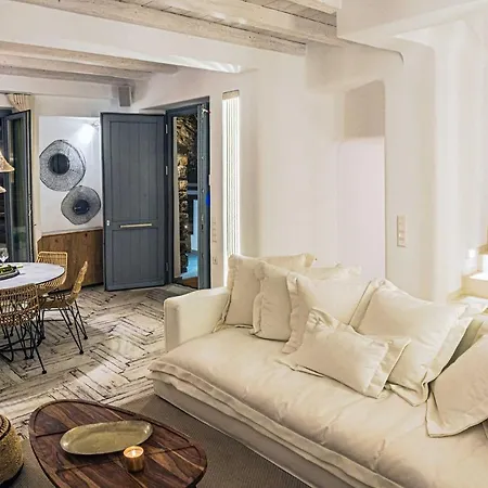 Iakinthos By Mykonian Kazarte