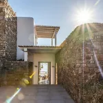 Villa Iakinthos By Mykonian Kazarte